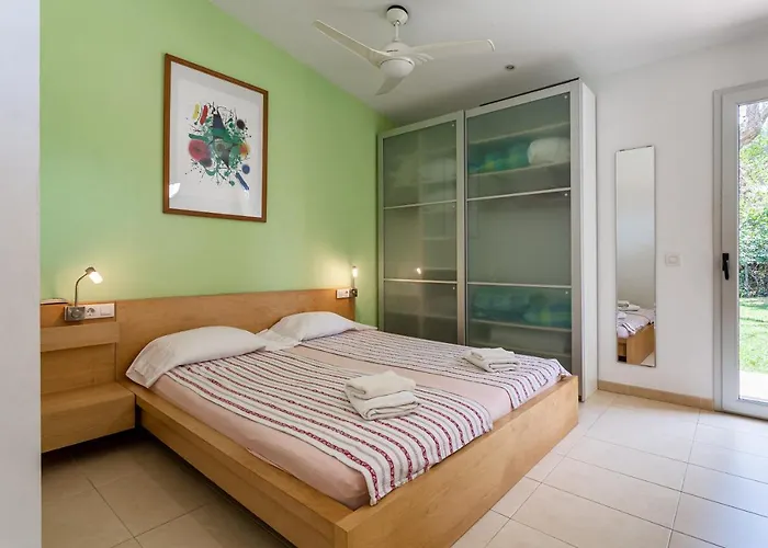 Exclusive With Pool Seaview